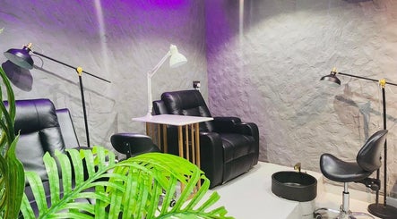 Relaxing seating area at Lovushka Beauty Salon, Doha, Doha Municipality, QA with elegant decor and lighting.