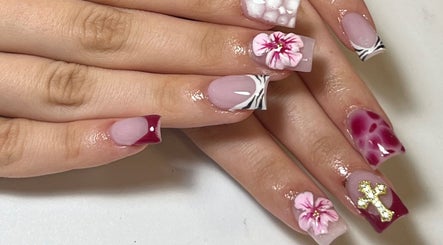 Elegant floral nail art at Muse Sculpt Studio, Wolverhampton, England, GB showcasing intricate designs.