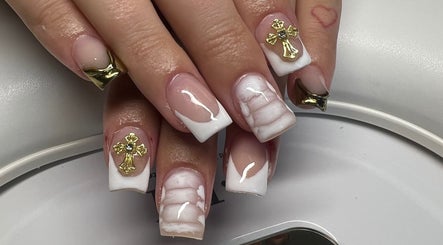 Elegant nail art with gold accents at Muse Sculpt Studio, Wolverhampton, England, GB.