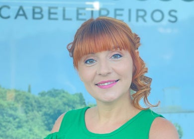 Radiant stylist at Rute Sousa Beauty in Vila Real, Vila Real, PT, showcasing vibrant red hairstyle.