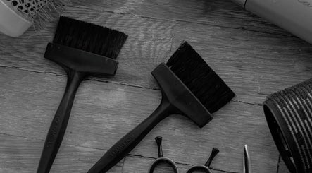 Brosses et peignes professionnels à The Beauty Club, Beausoleil, Provence-alpes-côte D'azur, FR.