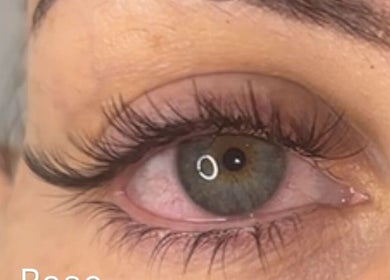 Close-up of eyelash extensions at Wellness Spa, Montréal, Québec, CA, showcasing detailed beauty.