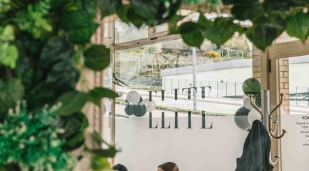 Stylish greenery decor at Carvalho Barbeiro, Vale De Cambra, Aveiro, PT, creating a tranquil ambiance.