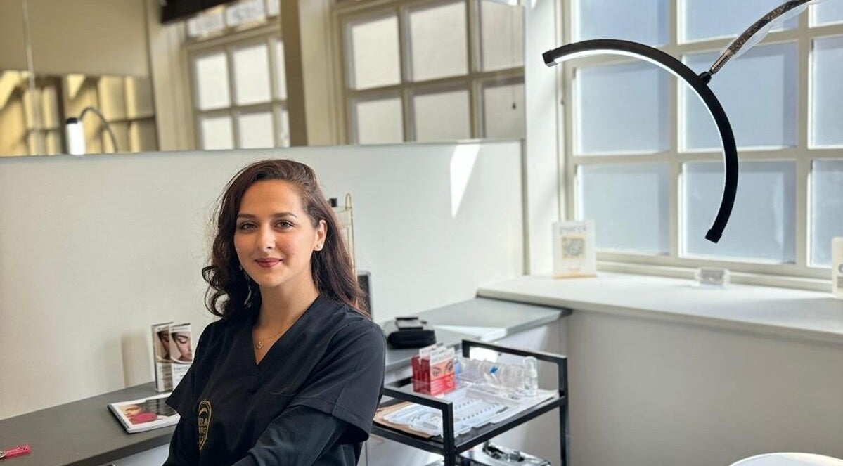 Professional at Vera Brows studio, Perth, Scotland, GB, exuding a warm and welcoming ambiance.