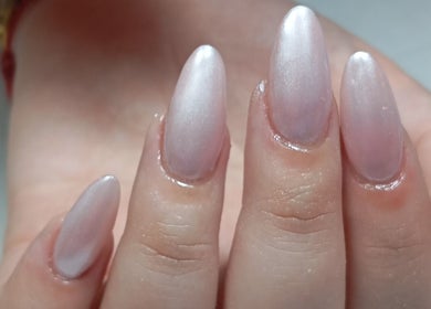 Manicura elegante en Angiebellnails Studio, Badalona, Cataluña, ES.