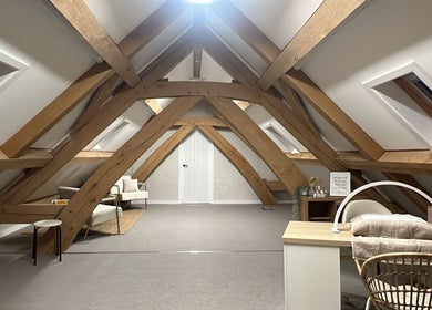 Elegant timber beams in the Luxe Barn of Tommo’s Treatments, Tickenham, England, GB.