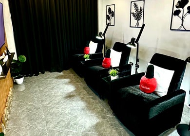 Cozy seating at Marquess Beauty Lounge in Manila, Metro Manila, PH, ideal for relaxation and pampering treatments.