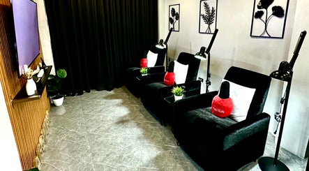 Cozy seating at Marquess Beauty Lounge in Manila, Metro Manila, PH, ideal for relaxation and pampering treatments.
