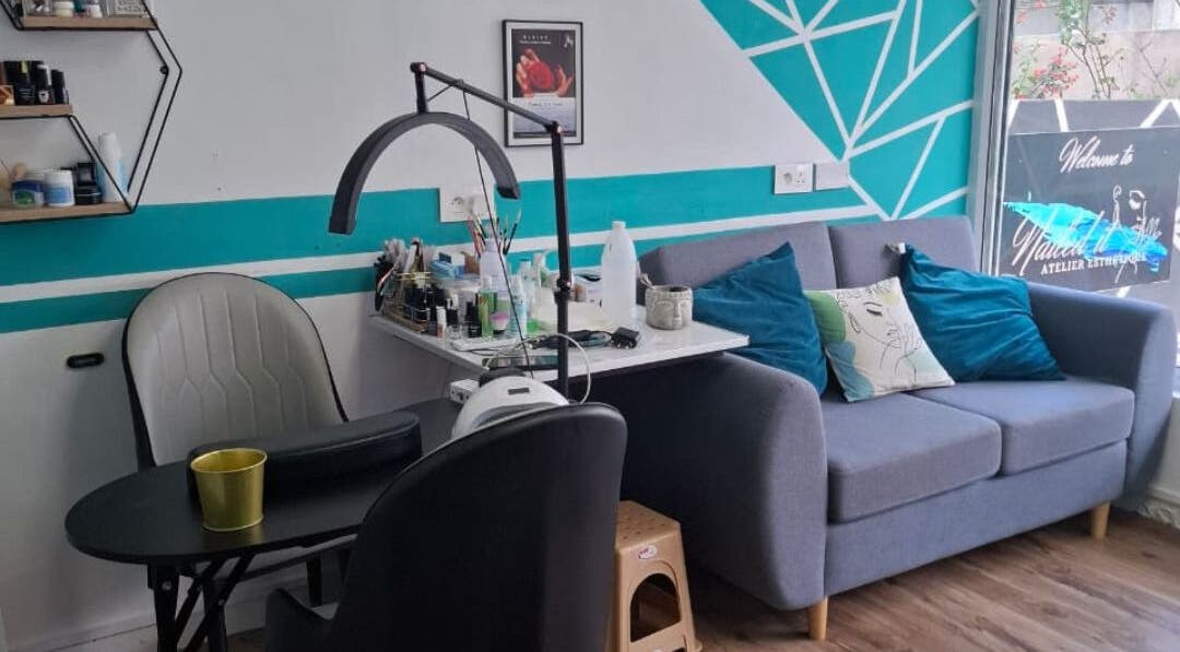 Intérieur moderne de Nailed It Atelier Esthétique à Beau Bassin-Rose Hill, Plaines Wilhems District, MU.