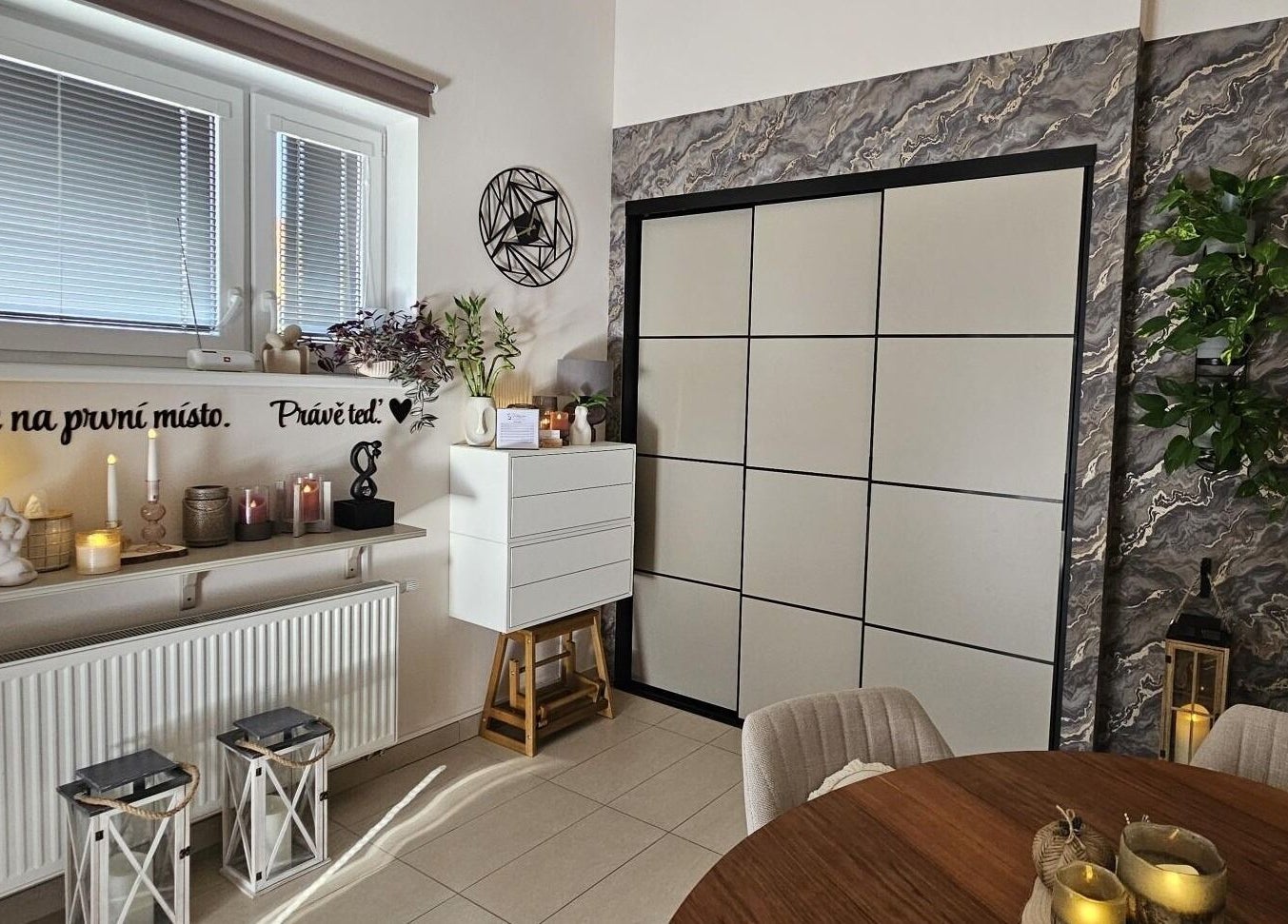 Interiér ŠŤABAJZNA - přírodní organický kosmetický salon v Poděbrady, CZ, s elegantním dekorem.