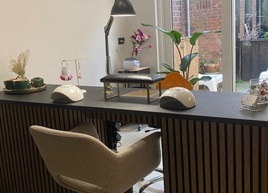 Rustiek ingerichte nagelstudio bij Silke Nails & Beauty in Bolsward, Friesland, NL met moderne apparatuur.