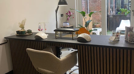 Rustiek ingerichte nagelstudio bij Silke Nails & Beauty in Bolsward, Friesland, NL met moderne apparatuur.
