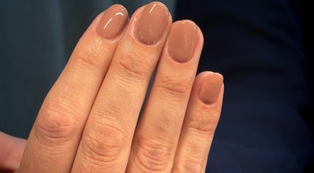 Elegant nude manikura dostupna u Amber beauty lounge, Zagreb, Grad Zagreb, HR.