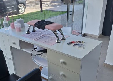 Estación de manicura en Newlook Estudio, La Plata, Provincia De Buenos Aires, AR.