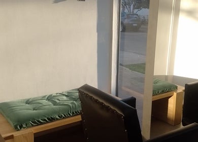 Sala de espera acogedora en Newlook Estudio, La Plata, Provincia De Buenos Aires, AR.