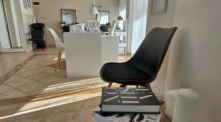 Модерен интериор в Lora Atanasova nails & beauty, София, Област София, BG
