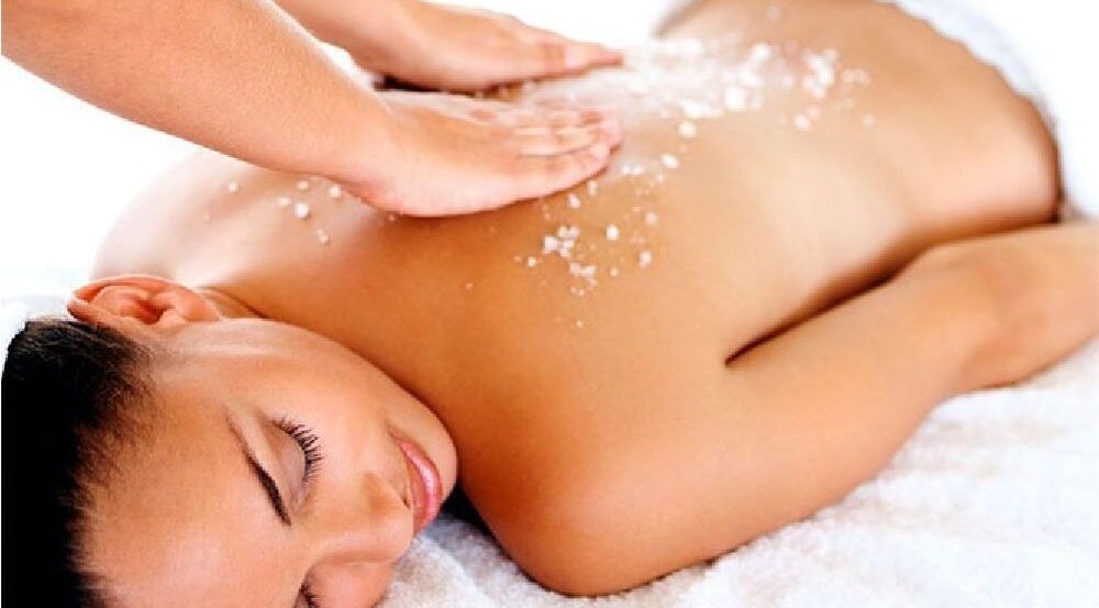 Tratamiento exfoliante en Cabina Laurana, Valladolid, Castilla Y León, ES. Experiencia rejuvenecedora.