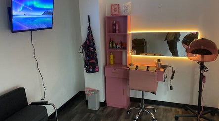 Thatgirl_Tiny venue on Staten Island, New York, featuring a modern salon setup with pink accents and chair.