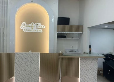Reception area of Beauty Salon in San Pedro Sula, Cortés Department, HN showcasing modern design.