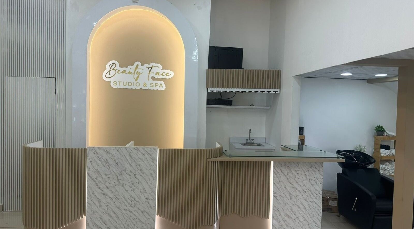 Reception area of Beauty Salon in San Pedro Sula, Cortés Department, HN showcasing modern design.