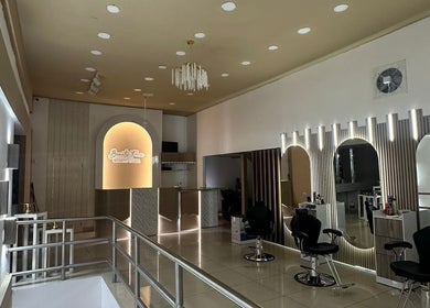 Sophisticated interior of Beauty Salon in San Pedro Sula, Cortés Department, HN showcasing styling stations.
