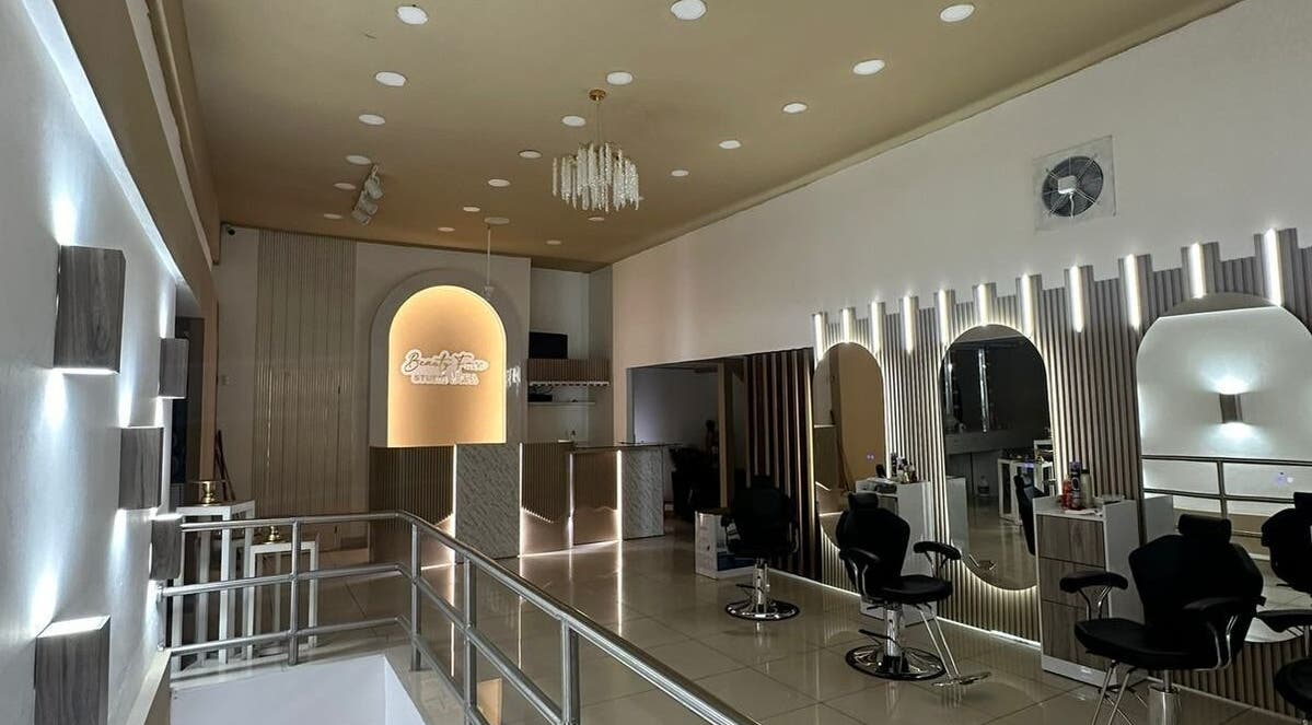 Sophisticated interior of Beauty Salon in San Pedro Sula, Cortés Department, HN showcasing styling stations.