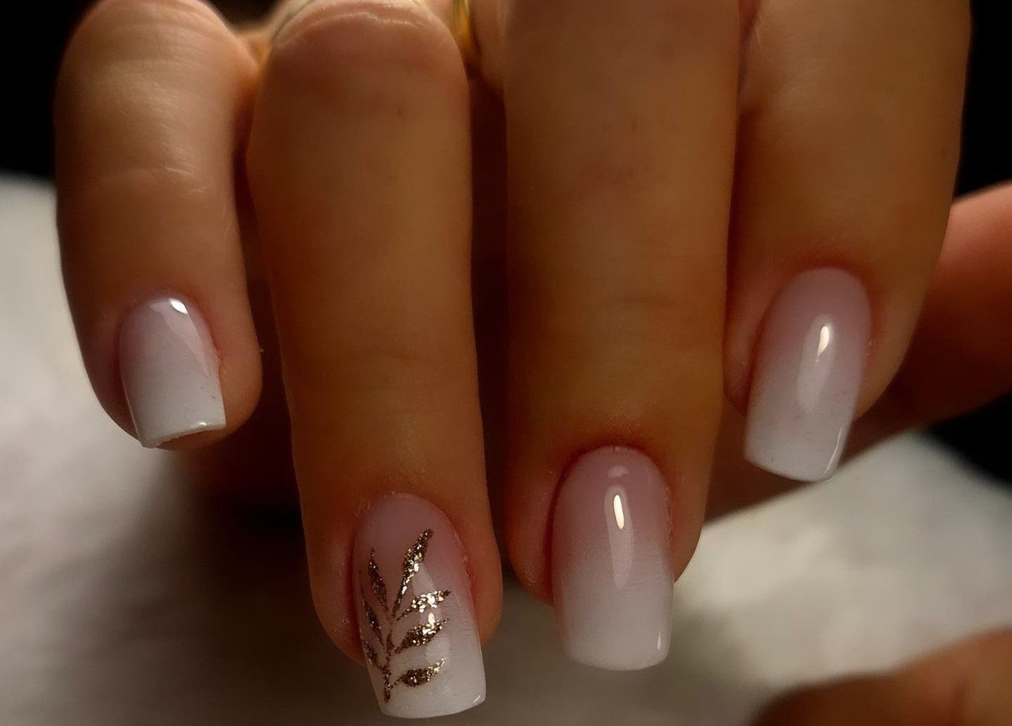 Nail art élégant chez LS Ongles à Lantéfontaine, Grand Est, FR. Design subtil et moderne.