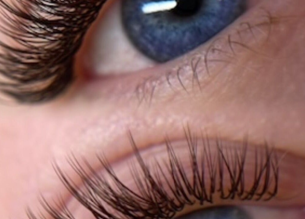 Close-up of vibrant lashes at GlowHeadSpa, San Pawl Il-baħar, MT, showcasing professional eyelash extensions.