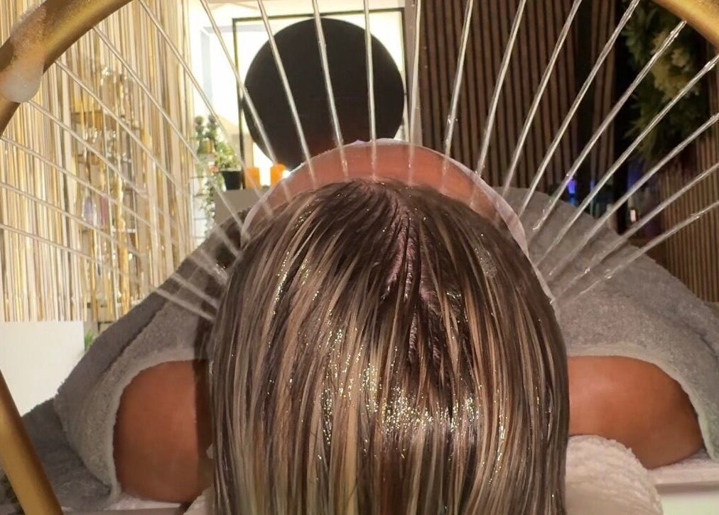 Relaxing head spa treatment at GlowHeadSpa in San Pawl Il-baħar, MT with shimmering hair rinse.