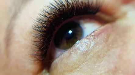 Extensão de cílios em Emanuela Rodrigues, São Paulo, São Paulo, BR, destacando olhos deslumbrantes.