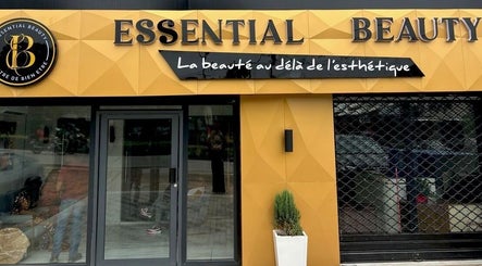 Entrée d'ESSENTIAL BEAUTY SPA à Douala, Région Du Littoral, CM. Élégance et accueil chaleureux.