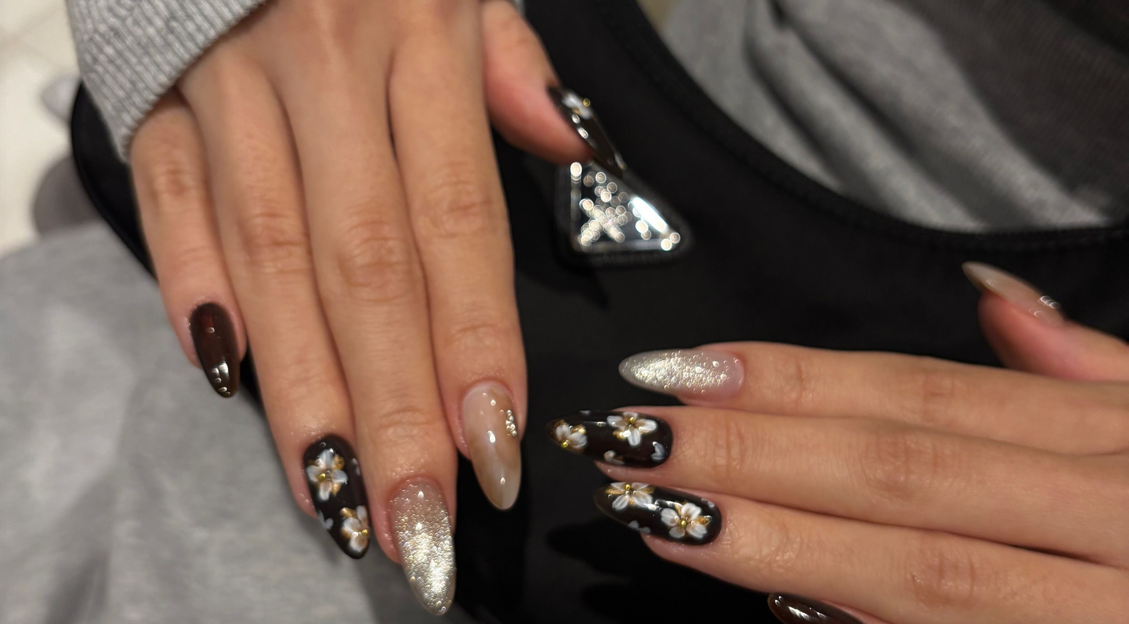 Beautiful floral and glitter nail art at Katiedonails in Vancouver, British Columbia, CA. Trendy and stylish manicure.