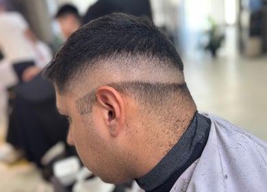 Corte de cabello moderno en L|G BOSS, Santa Cruz De La Sierra, Departamento De Santa Cruz, BO.