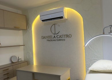 Interior de Daniela Castro Centro Estético en Portoviejo, Manabí, EC con iluminación suave.