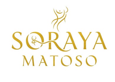 Logotipo dourado de Soraya Matoso em Faro, PT, exibindo design sofisticado.
