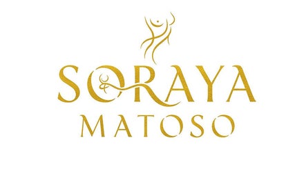 Logotipo dourado de Soraya Matoso em Faro, PT, exibindo design sofisticado.