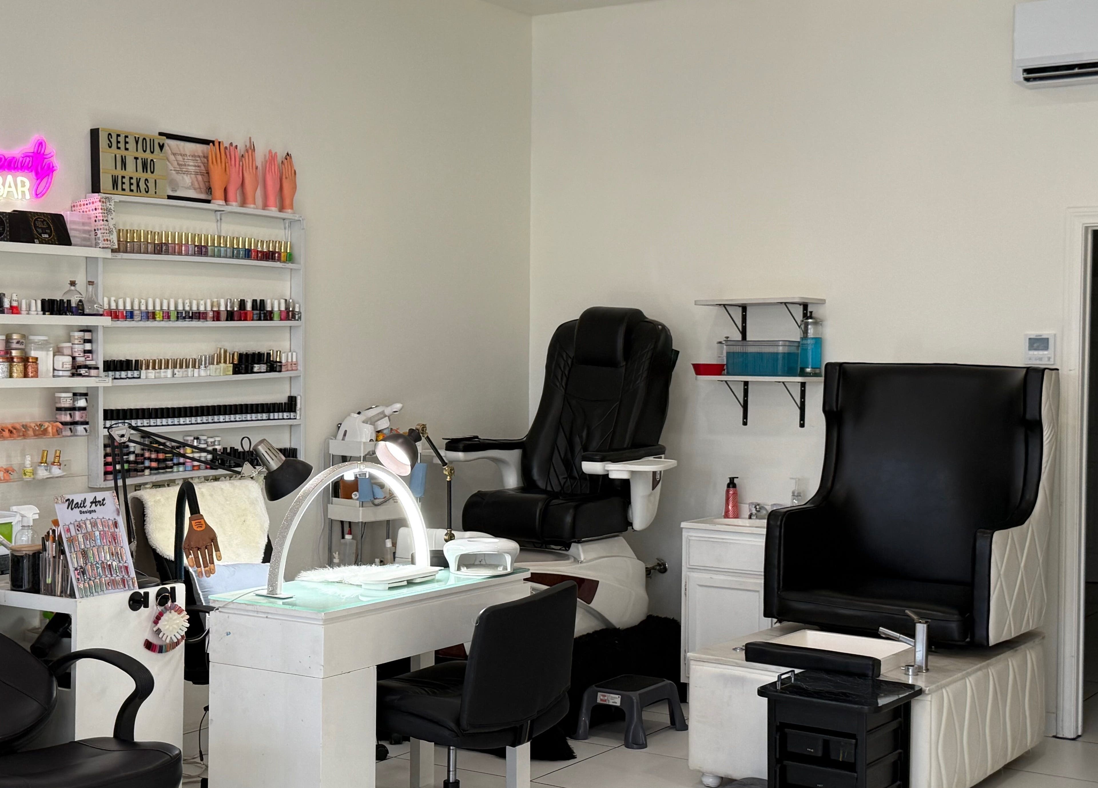 Belleza Glam Studio with Virginia Hernández offers elegant nail and beauty services in South Gate, California, US.