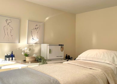 Spa room at Louisa Sales Malia Organics, Christchurch, Hampshire Dorset, GB, with cozy bed and soothing decor.