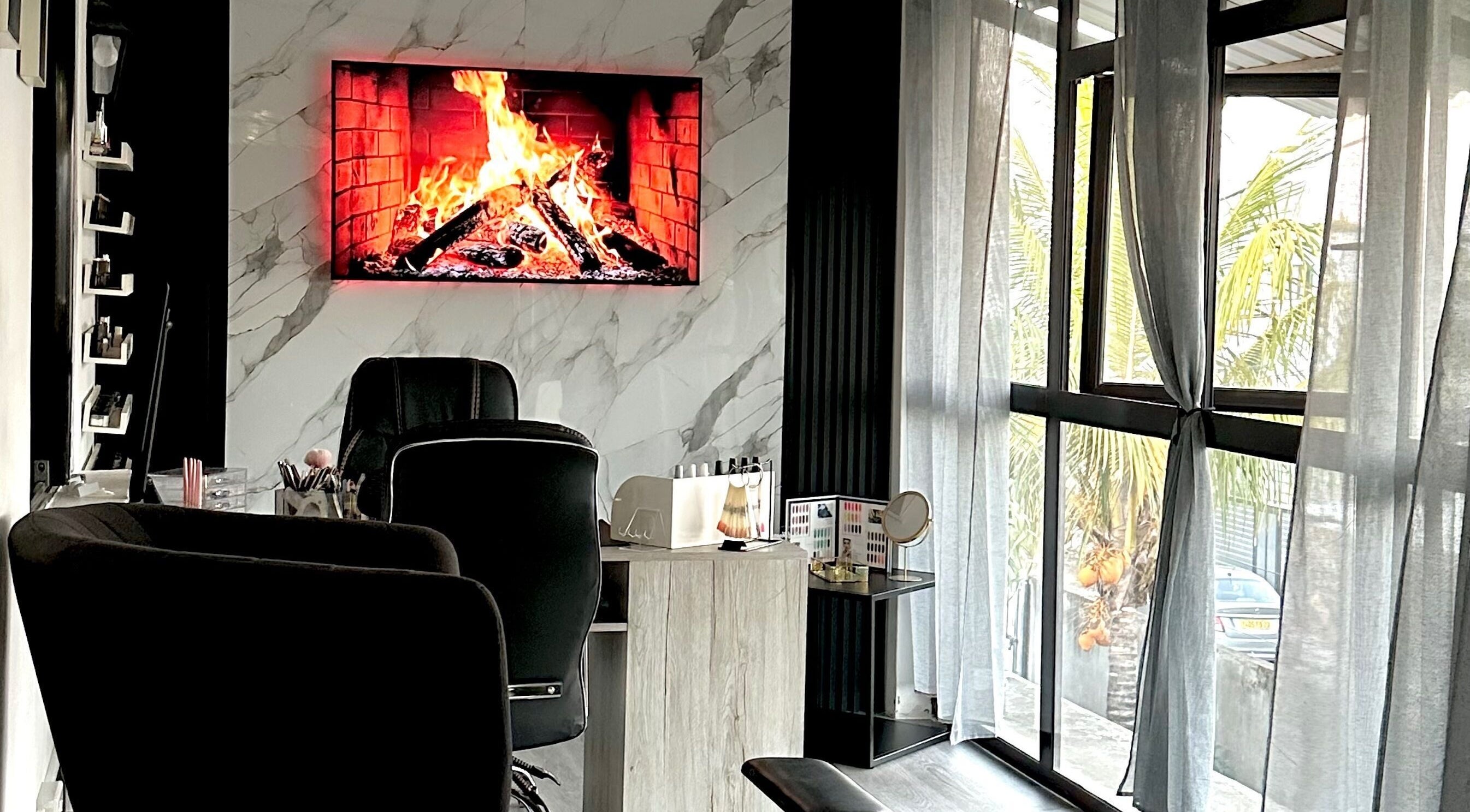 Wellah Nails salon in Cap Malheureux, Rivière Du Rempart District, MU with elegant decor and warm ambience.