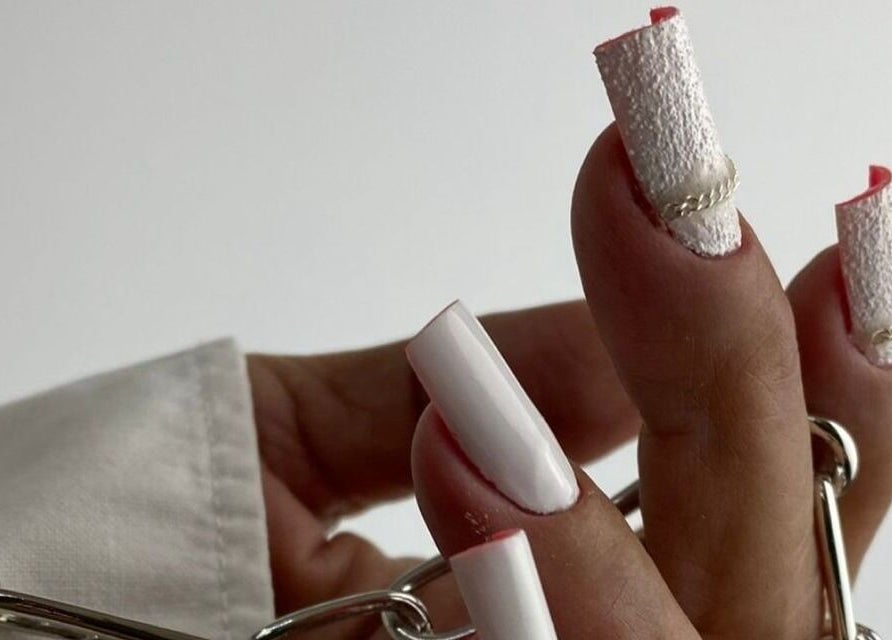 Design modern pentru unghii la Elysia Beauty Lounge, București, București, RO. Stil elegant cu detalii rafinate.