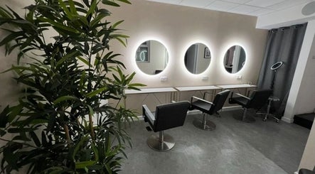 Modern salon chairs and round mirrors at Newcastle Hair Company, Newcastle upon Tyne, England, GB.