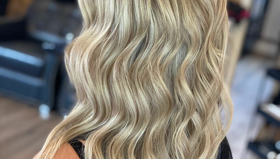 Hayley Johnson Hair – kuva 1