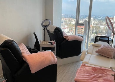 Sala de belleza con vista panorámica en Luxury Lashes, Ñuñoa, Región Metropolitana, CL.