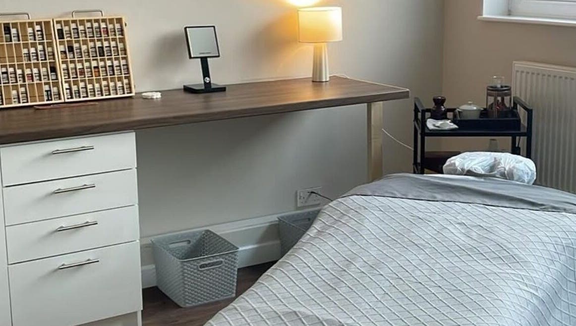 Healing with Winnie的宁静疗法室，位于英格兰Warrington，注重舒适与放松。