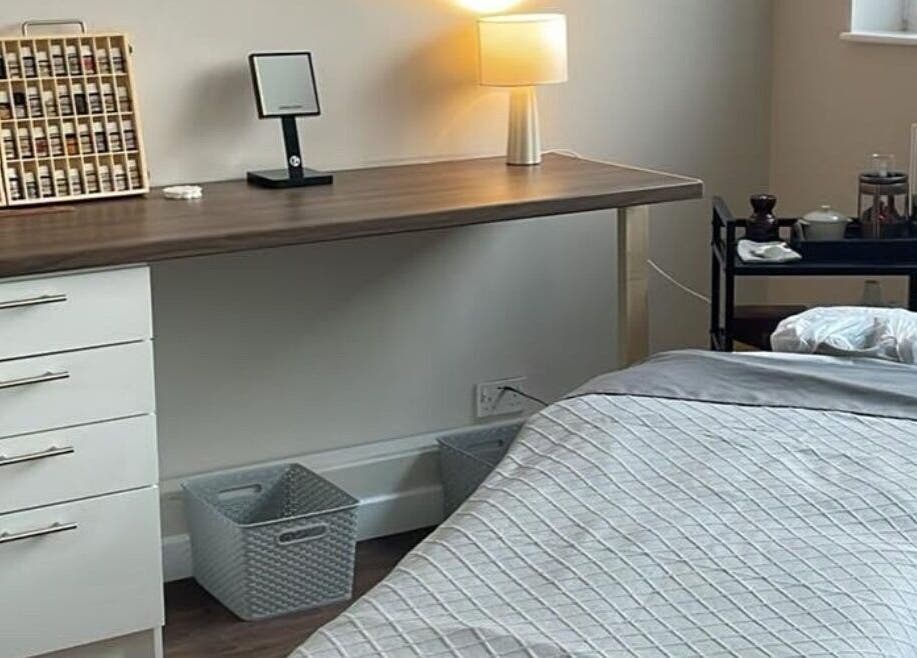 Healing with Winnie的宁静疗法室，位于英格兰Warrington，注重舒适与放松。