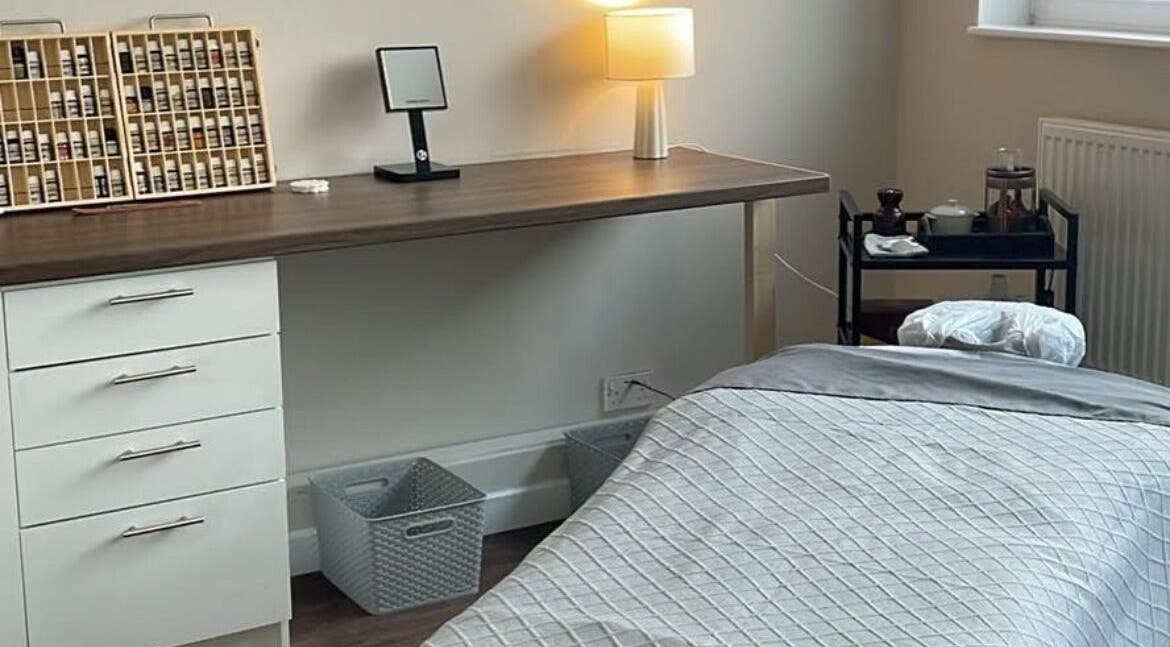 Healing with Winnie的宁静疗法室，位于英格兰Warrington，注重舒适与放松。