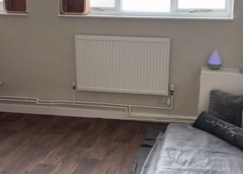 Healing with Winnie的温馨室内角落，位于Warrington, England, GB。