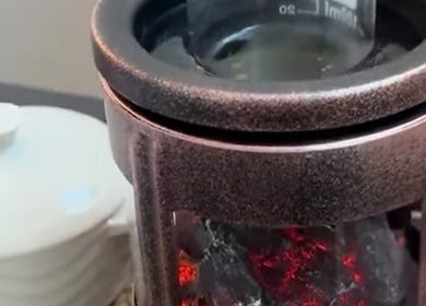 Healing with Winnie在Warrington的茶具细节展示，提升放松体验。