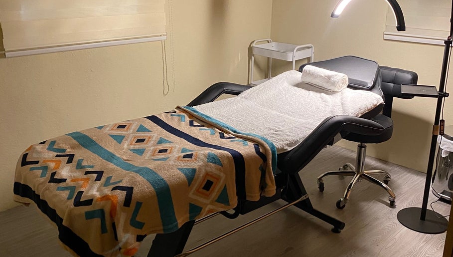 Cozy spa bed setup at Eclat Skin By Mora in La Romana, La Romana, DO, showcasing a tranquil treatment room.