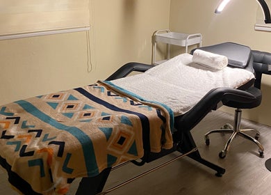 Cozy spa bed setup at Eclat Skin By Mora in La Romana, La Romana, DO, showcasing a tranquil treatment room.